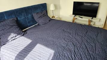 1 bedroom, iron/ironing board, travel cot, free WiFi