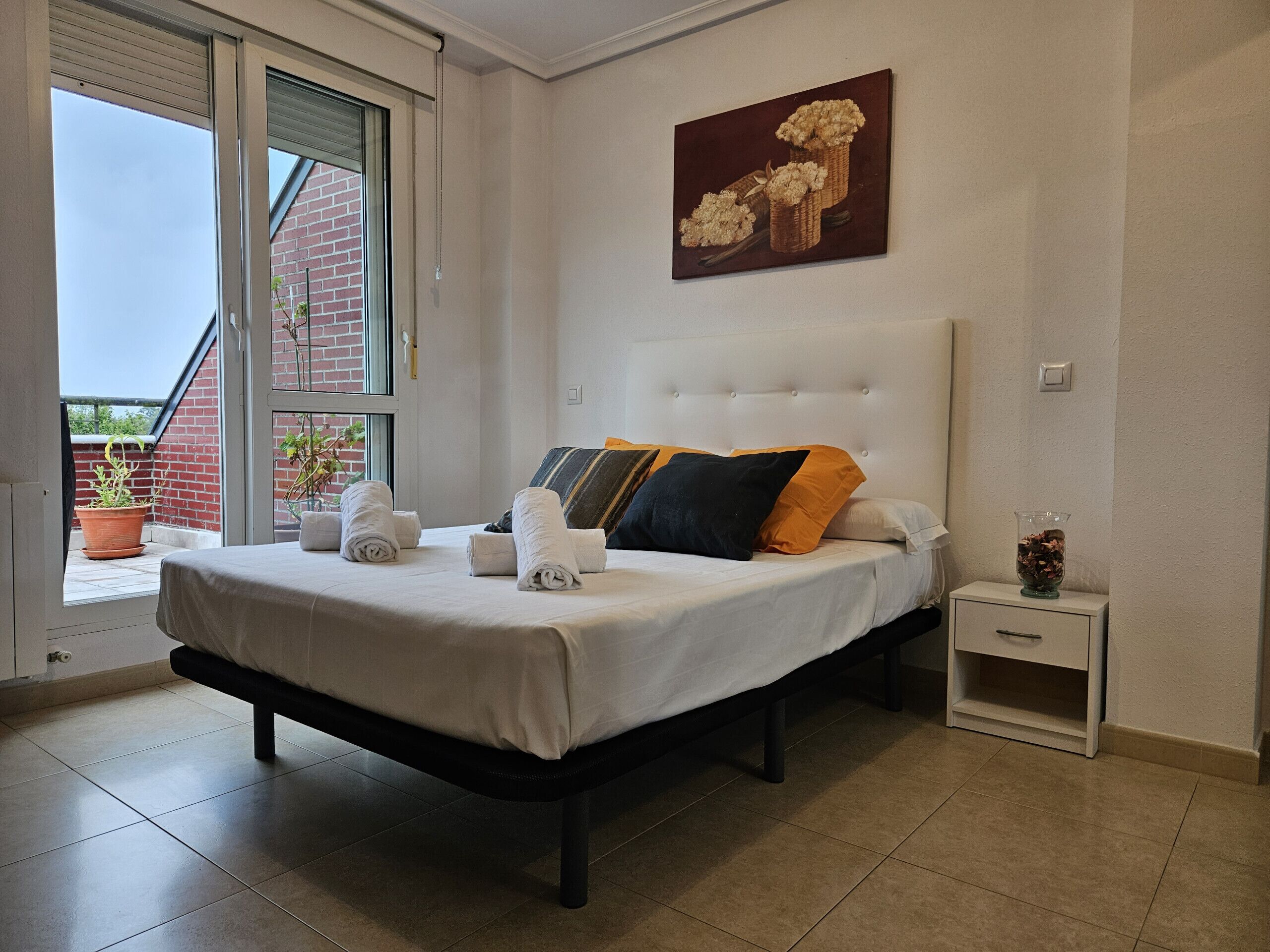 1 slaapkamer, een strijkplank/strijkijzer, gratis wifi, beddengoed