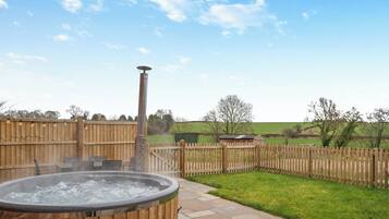 Tina de hidromasaje al aire libre