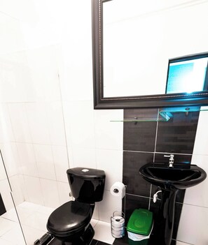 Dusche, Handtücher, Seife, Toilettenpapier