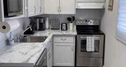 Center City with Recent Renos
(King & Double Beds)