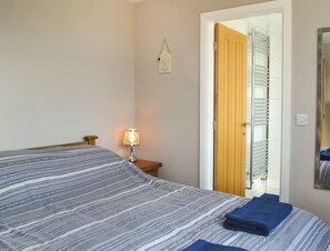 4 quartos, Wi-Fi de cortesia, roupa de cama