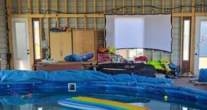 The Cricket Cabin Bathroom sep building