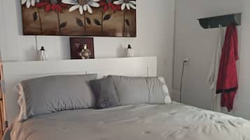 2 bedrooms, desk, free WiFi, bed sheets
