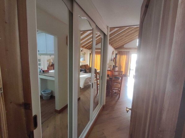 Interior - Fantastic Poolside Villa w. Sea view in Costa Teguise, Lanzarote, Canary Islands (Costa Teguise)