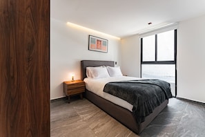 Suite familiar | Mobiliario individual, cortinas opacas, tabla de planchar con plancha