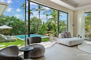 Pool - 7 BR Lavish Villa Ipanema on the Water (Miami)