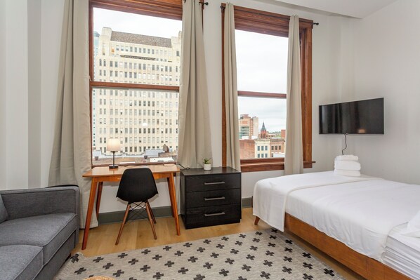 1 bedroom, iron/ironing board, WiFi, bed sheets - Studio at the Frank in the heart of Downtown. (Birmingham)