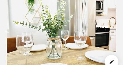 3628 Stylish and Cozy Mission Beach Cottage just steps away from the sand