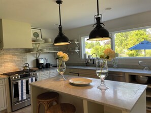 Fridge, microwave, oven, stovetop - Classic Martha's Vinyard-Inspired Lovely 4 bedroom House with Pool In Bellport (Bellport)