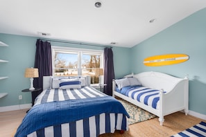 4 bedrooms, desk, iron/ironing board, free WiFi - Classic Martha's Vinyard-Inspired Lovely 4 Bedroom House with Pool In Bellport (Bellport)