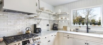 Classic Martha's Vinyard-Inspired Lovely 4 bedroom House with Pool In Bellport 