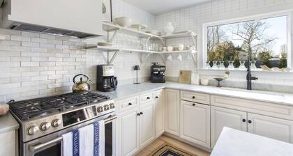 Classic Martha's Vinyard-Inspired Lovely 4 bedroom House with Pool In Bellport