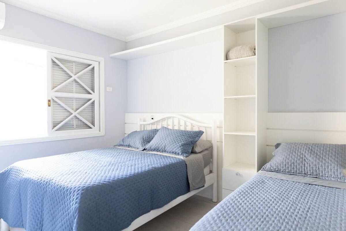 Hypo-allergenic bedding available, iron/ironing board, WiFi (free)