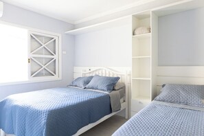 Hypo-allergenic bedding, individually decorated, iron/ironing board - Flat 50m Praia Maresias Lazer Compl (São Sebastião)