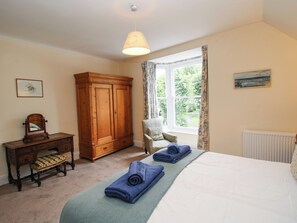 4 bedrooms, individually decorated, individually furnished, free WiFi