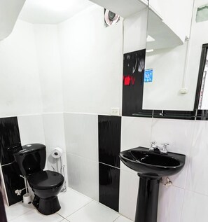 Dusche, Handtücher, Seife, Toilettenpapier