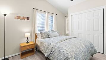 4 bedrooms, desk, iron/ironing board, WiFi