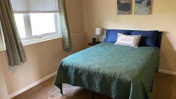 2 slaapkamers, een strijkplank/strijkijzer, reisbedje, gratis wifi
