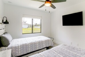4 chambres, bureau, accès Internet, draps fournis
