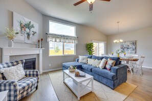 TV, fireplace, table football, ping pong - Stunning Peyton Retreat w/ Game Room, Private Yard (Peyton)
