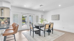 Dining - Traveler's Dream Heated Pool Home 24/7 Gym Hot Tub (Hollywood)