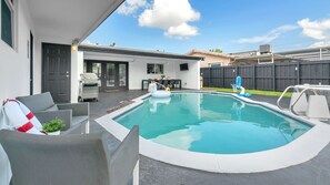 Outdoor pool - Traveler's Dream Heated Pool Home 24/7 Gym Hot Tub (Hollywood)