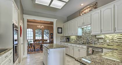 Come see why Granbury is Texas' best kept secret! Unwind at La Paloma - Enjoy!