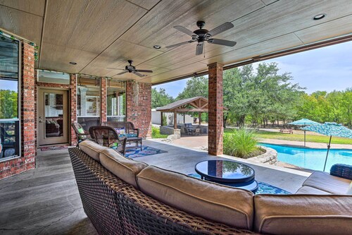 Come see why Granbury is Texas' best kept secret! Unwind at La Paloma - Enjoy! 