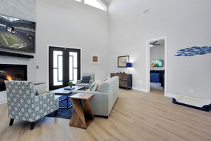 Smart TV, chimenea, videojuegos y libros