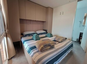 2 bedrooms, in-room safe, desk, iron/ironing board