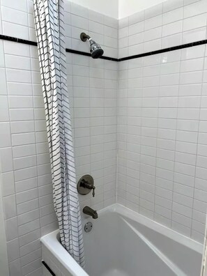 Shower, hair dryer, towels, soap - Elegant Two-bedroom Georgetown Home (Washington)