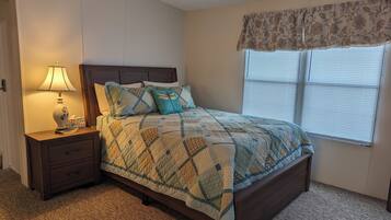 4 bedrooms, in-room safe, desk, iron/ironing board