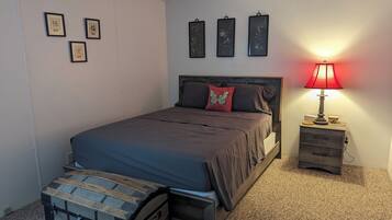 4 Schlafzimmer, Zimmersafe, Schreibtisch, Bügeleisen/Bügelbrett