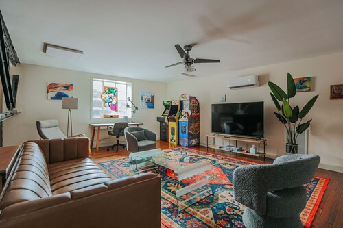 North Central Loft: Sauna + Walk Downtown