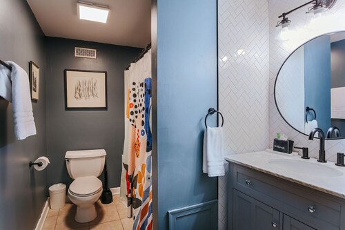 North Central Loft: Sauna + Walk Downtown