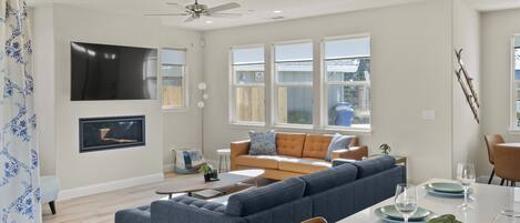 Smart TV, fireplace, stereo