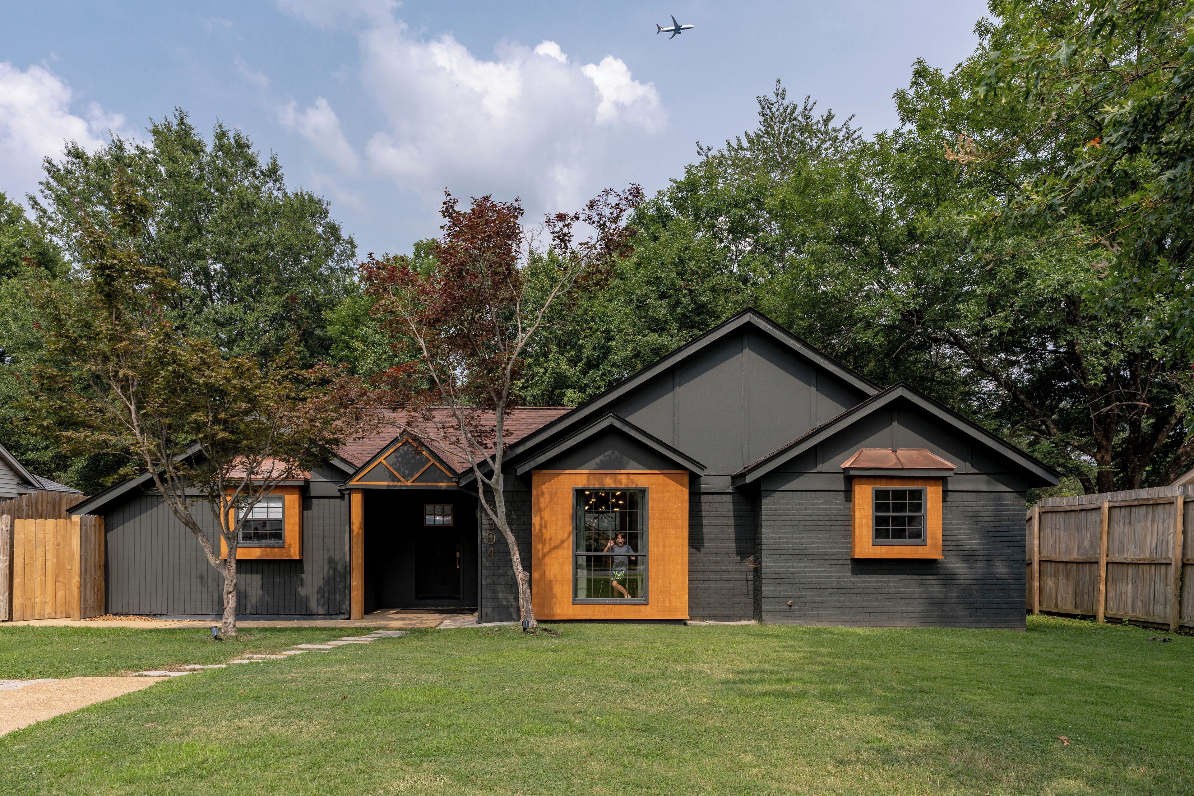 Styled, cozy residential retreat near town center
