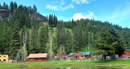 Spacious House w/Nature View, Hot Tub, Gameroom