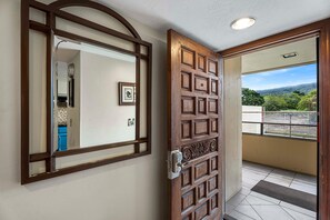 Condo, 1 King Bed (Holualoa Bay Villas 103) | Interior