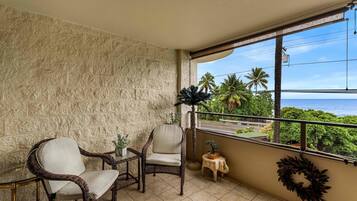 Condo, 1 King Bed (Holualoa Bay Villas 103) | Property grounds