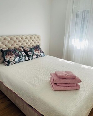 2 bedrooms, WiFi, bed sheets