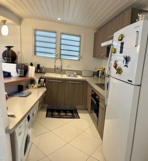 Réfrigérateur, micro-ondes, four, lave-vaisselle