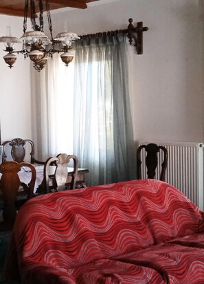 3 bedrooms, bed sheets - Paul's house (Βελιές)