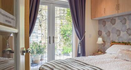 1 bedroom accommodation in Almondbury, near Huddersfield