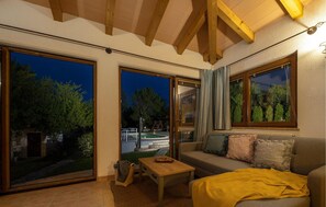 Fernseher, Kamin, Tischtennisplatte