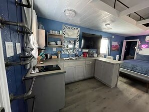 1 bedroom, WiFi, bed sheets - Denim and Diamonds @ The Wild West 40 (Cane Beds)