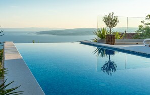 A heated pool - Gorgeous home in Baska Voda with WiFi (Baska Voda)