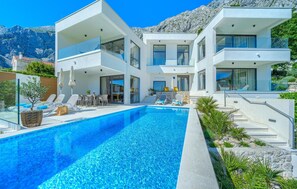 A heated pool - Gorgeous home in Baska Voda with WiFi (Baska Voda)