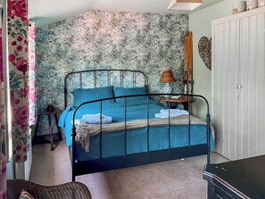 4 bedrooms, free WiFi, bed sheets